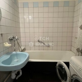 Продажа 1-комн квартиры на вторичном рынке Королев г, Космонавтов пр-кт,  д. 20/35