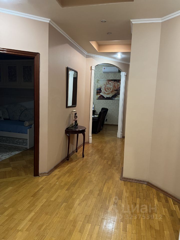 Продажа 4-комн квартиры на вторичном рынке Покровский бульвар, 14/5