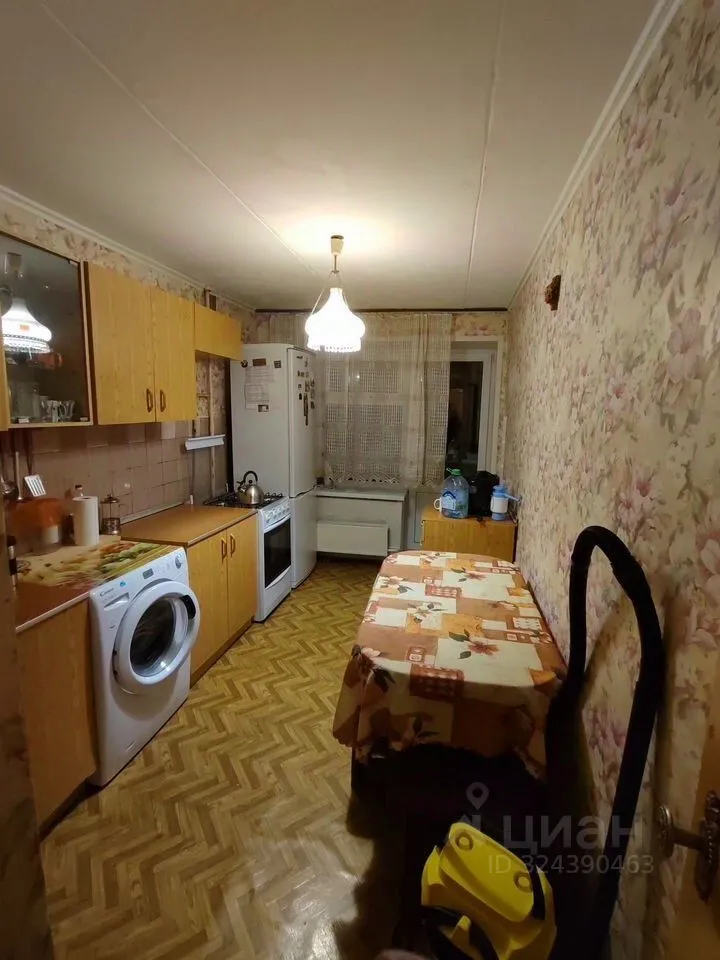 Продажа 2-комн квартиры на вторичном рынке пос. Электроизолятор, 30