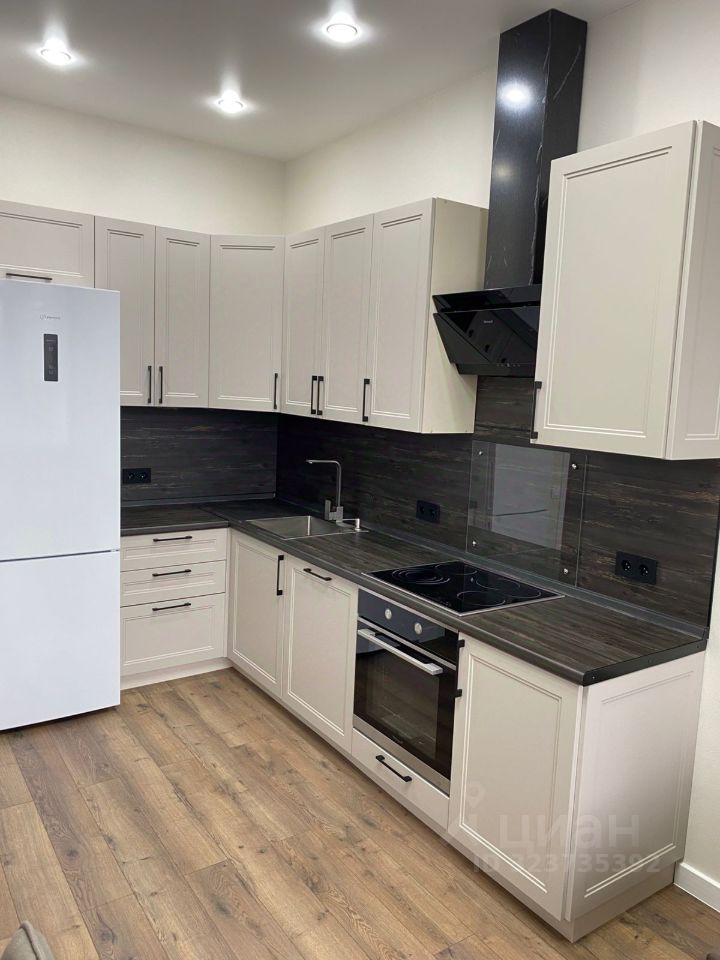 Аренда 2-комн квартиры на вторичном рынке Международный кв-л, Клязьма-Старбеево мкр, улица Береговая, 6