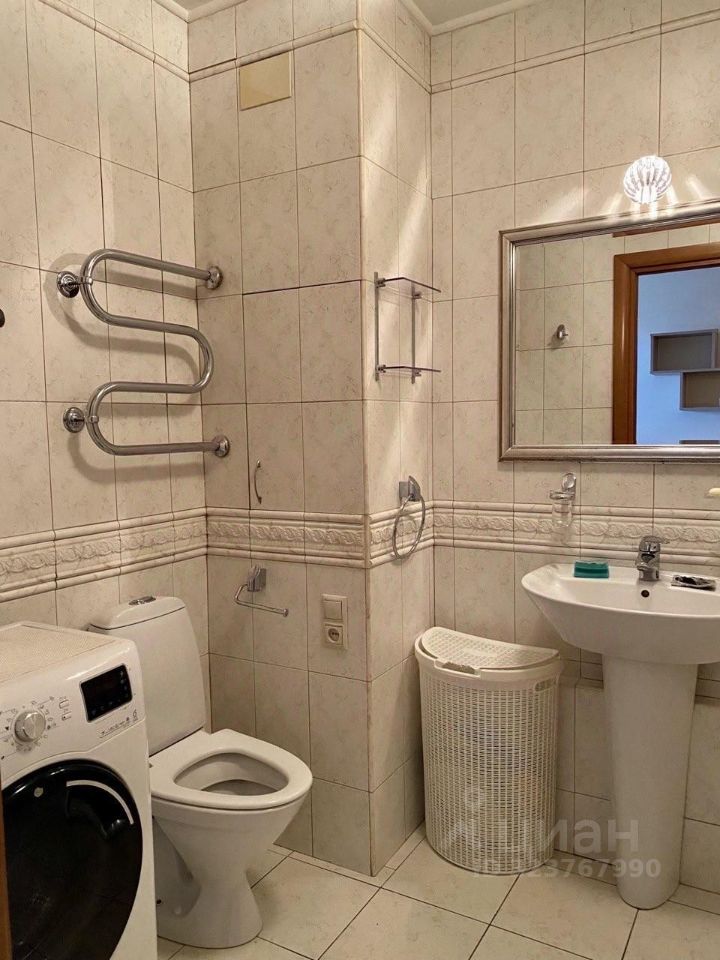 Продажа 2-комн квартиры на вторичном рынке Осенняя улица, 14