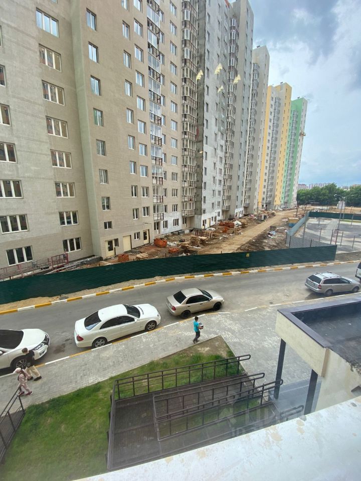 Продажа 1-комн квартиры на вторичном рынке д. Островцы, улица Летчика Волчкова, 1