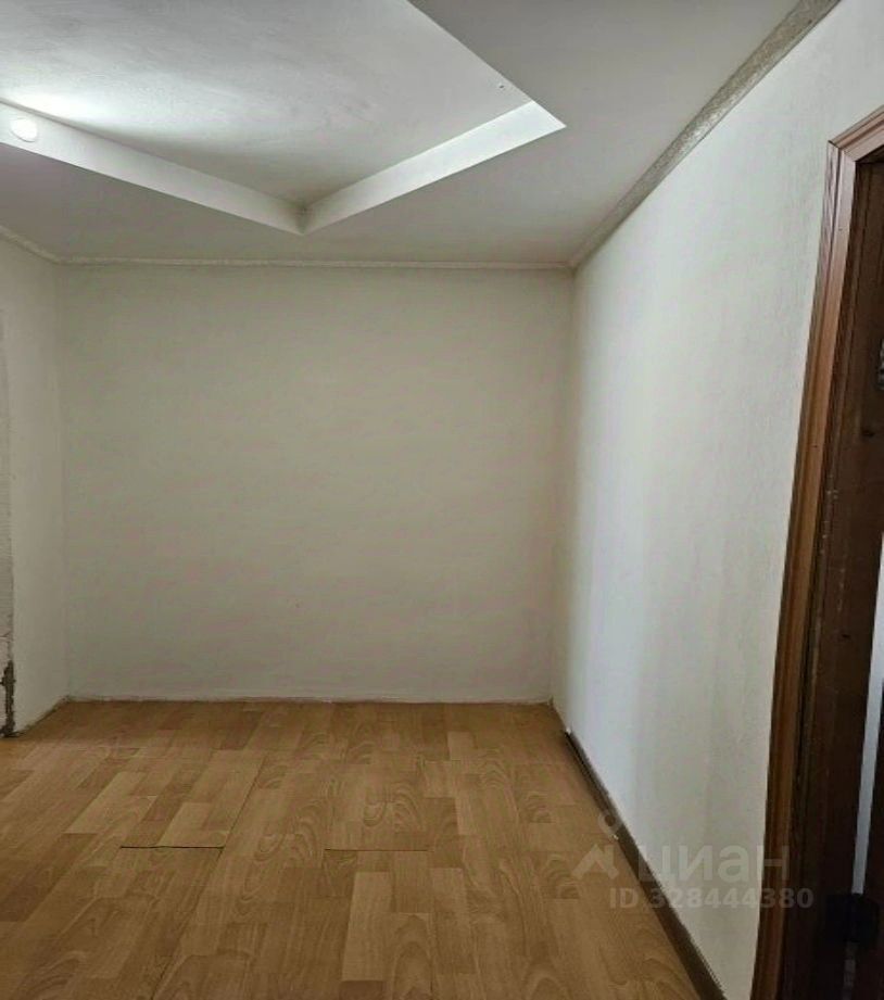 Продажа 3-комн квартиры на вторичном рынке пос. Шушары, Школьная улица, 30