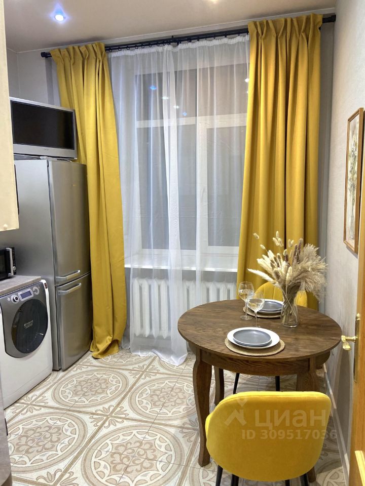 Аренда 3-комн квартиры на вторичном рынке 16-я Васильевского острова линия, 65