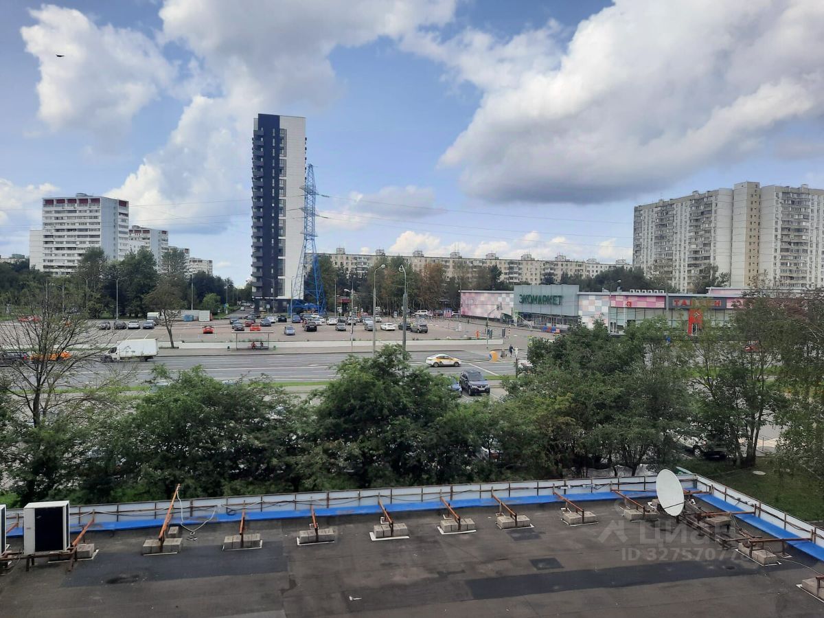 Продажа 2-комн квартиры на вторичном рынке улица Академика Капицы, 34/121