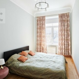 Продажа 4-комн квартиры на вторичном рынке ул Остоженка,  д. 5