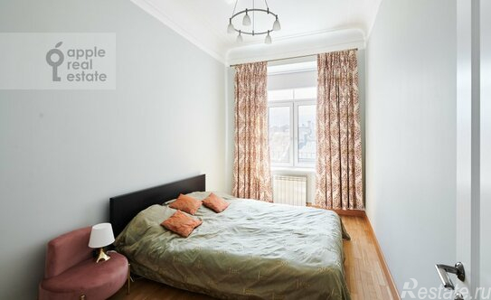 Продажа 4-комн квартиры на вторичном рынке ул Остоженка,  д. 5