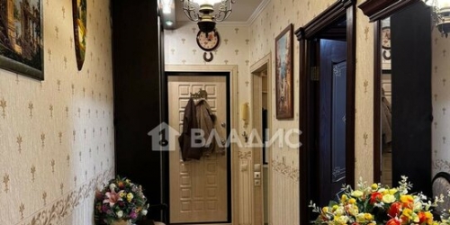 3-комн квартира Илимская улица,  д. 10