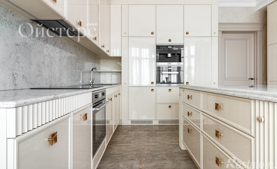 Продажа 5-комн квартиры на вторичном рынке Наличная улица,  д. 26 к4