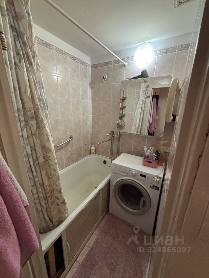Продажа 2-комн квартиры на вторичном рынке Матвеевская улица, 42К5
