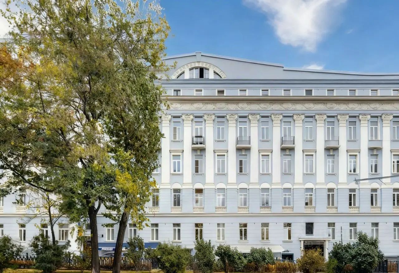 Продажа 4-комн квартиры на вторичном рынке Никитский бульвар, 12