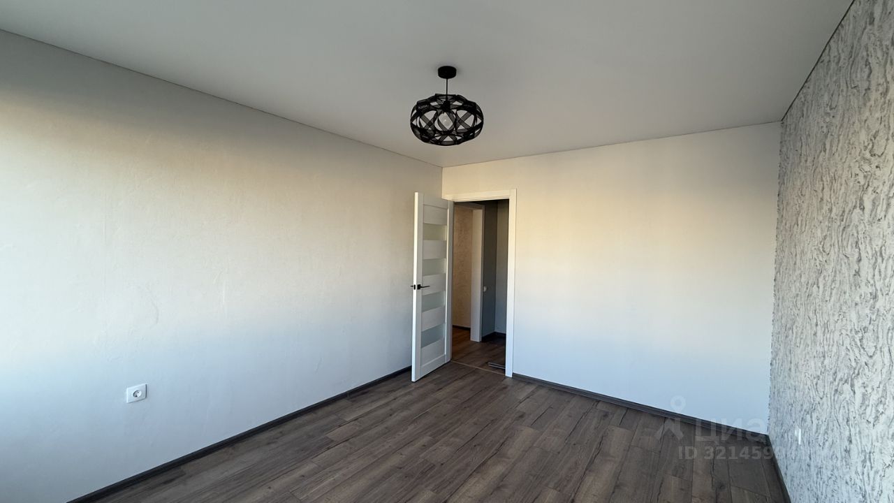 Продажа 3-комн квартиры на вторичном рынке улица Есенина, 8К1