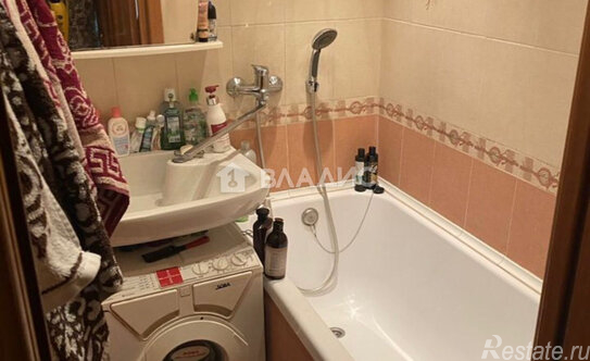 Продажа 2-комн квартиры на вторичном рынке улица Чугунные Ворота,  д. 15