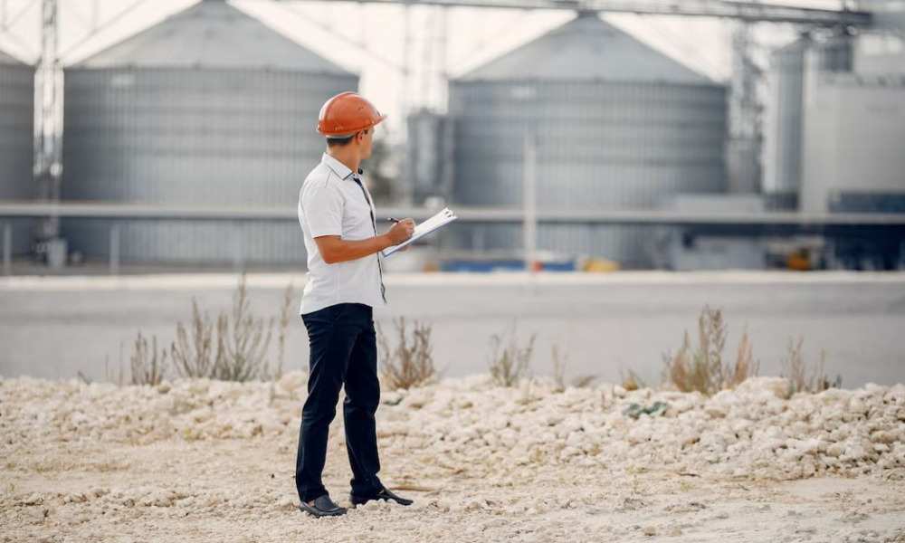 Строительство завода по сжижению газа в Усть-Луге сдвинут на два года 