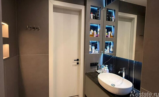 Продажа 2-комн квартиры на вторичном рынке улица Авиаконструктора Сухого,  д. 2 к1