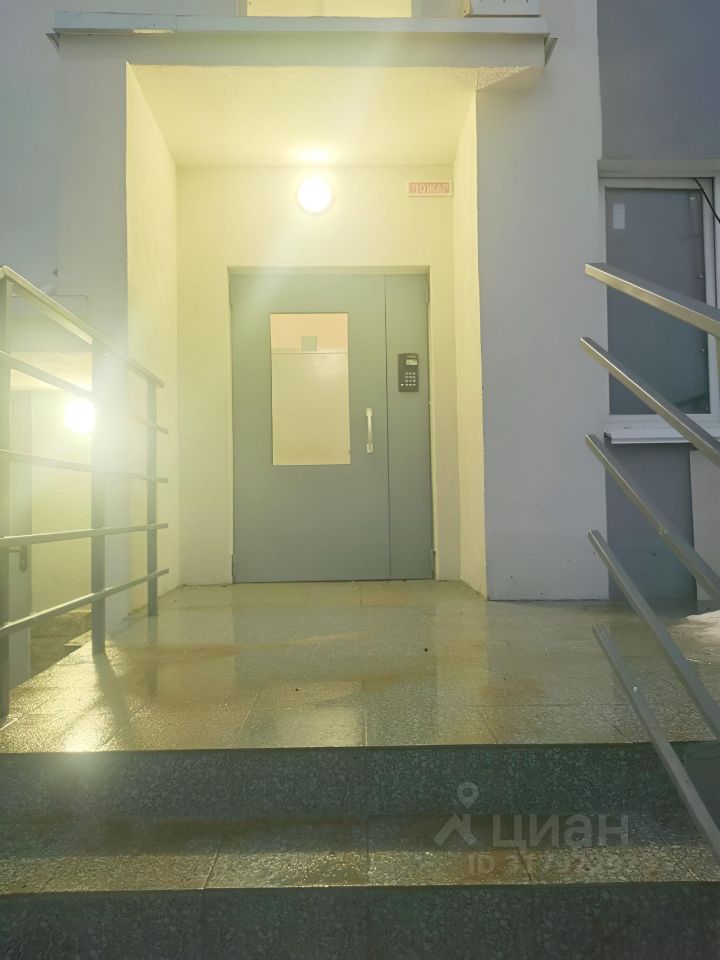 Продажа 3-комн квартиры на вторичном рынке д. Янино-2, улица Рябиновая, 8к1