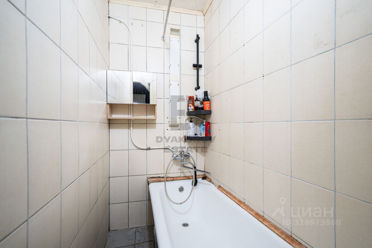 Продажа 3-комн квартиры на вторичном рынке Зверинская улица, 32
