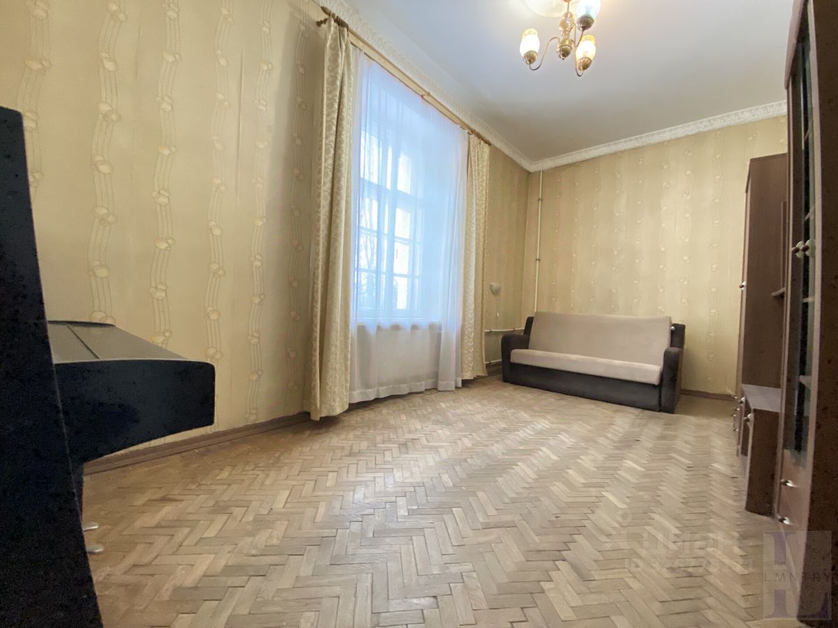 Продажа 3-комн квартиры на вторичном рынке пос. Стрельна, Санкт-Петербургское шоссе, 69