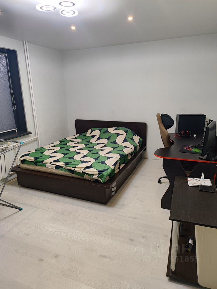 Продажа 2-комн квартиры на вторичном рынке Кириши, улица Строителей, 46