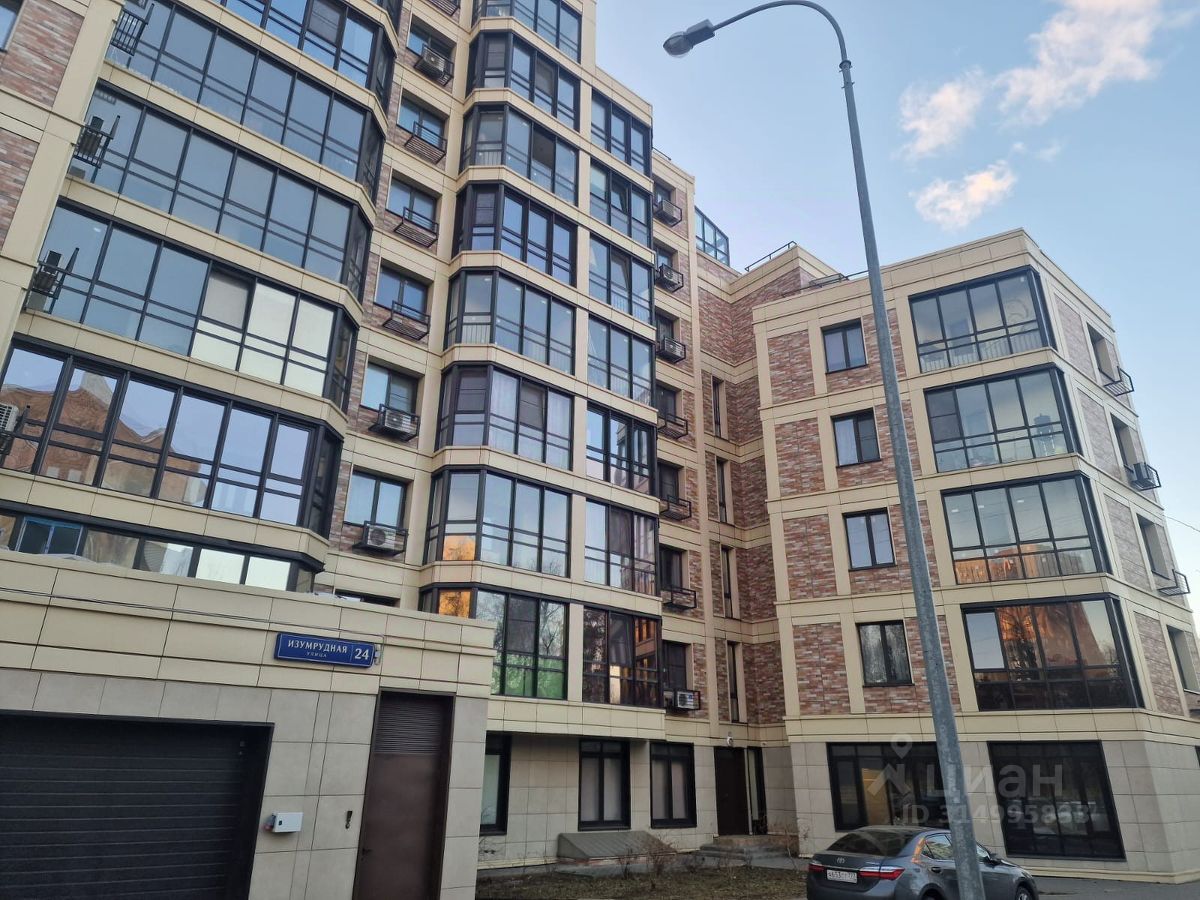 Продажа 2-комн квартиры на вторичном рынке Изумрудная улица, 24