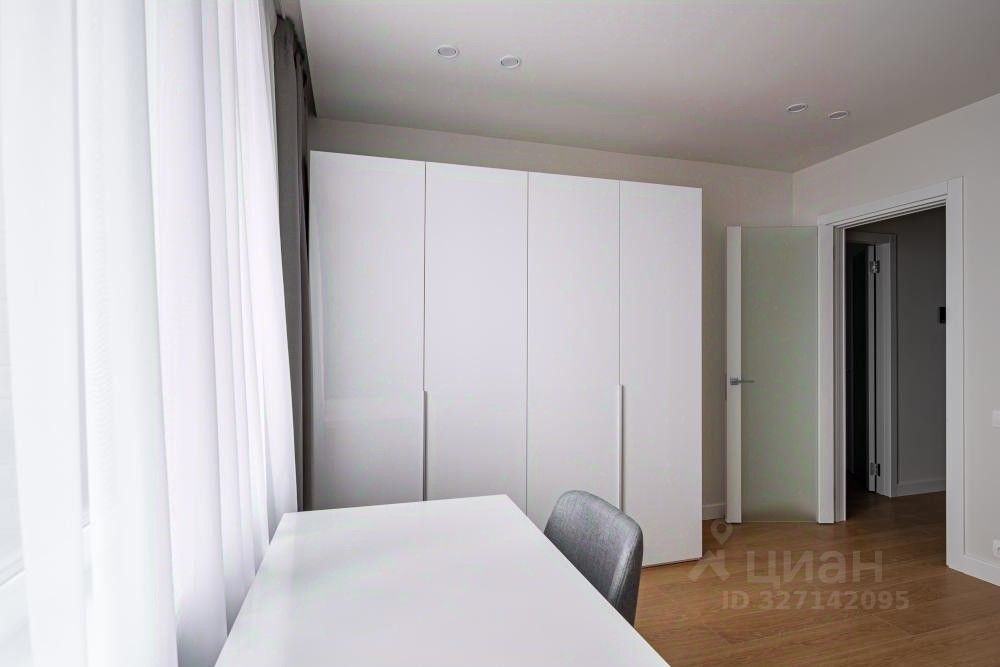 Аренда 4-комн квартиры на вторичном рынке улица Берзарина, 30