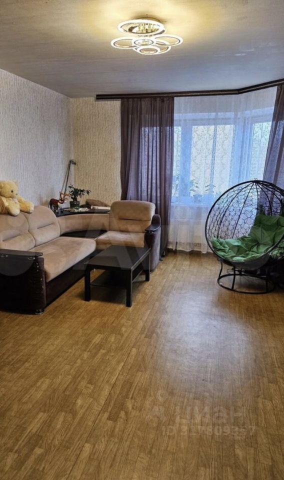 Продажа 3-комн квартиры на вторичном рынке Синявинская улица, 11к15