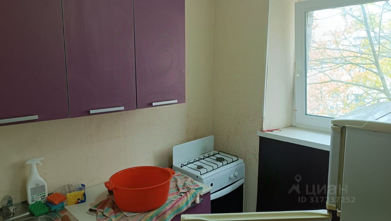 Продажа 1-комн квартиры на вторичном рынке Кириши, улица Строителей, 22