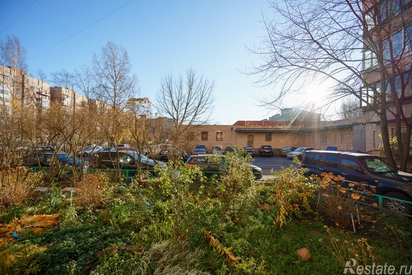 Продажа 3-комн квартиры на вторичном рынке Чекистов ул,  д. 38