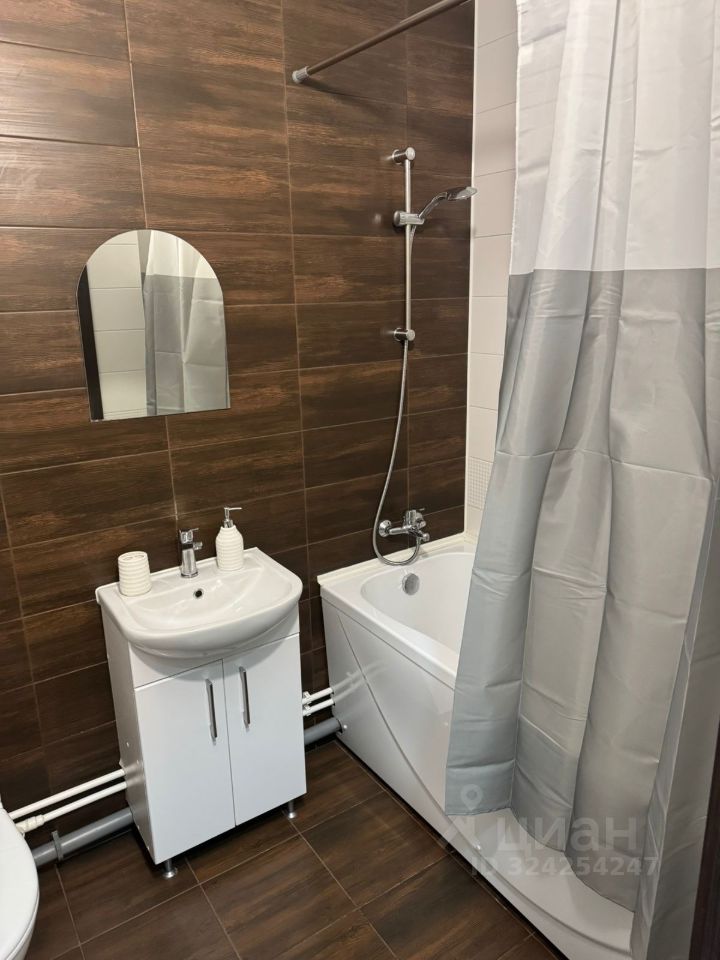 Аренда 2-комн квартиры на вторичном рынке улица Верхне-Каменская, 9к1