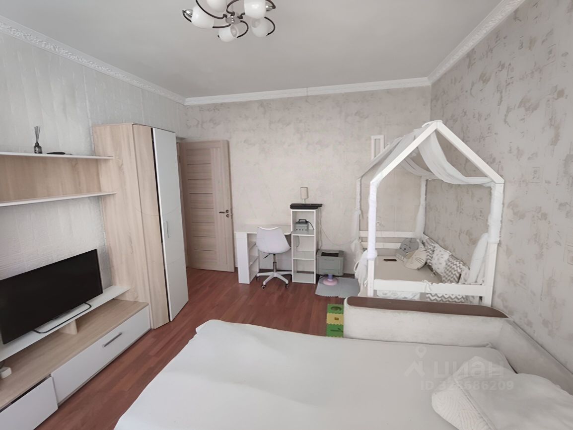 Продажа 3-комн квартиры на вторичном рынке Бартеневская улица, 49К1