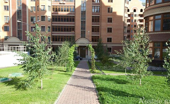 Продажа 3-комн квартиры на вторичном рынке Международный, ул Береговая,  д. 10