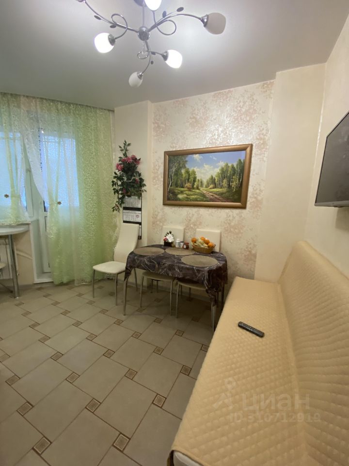 Продажа 2-комн квартиры на вторичном рынке Зеленоградский пгт, улица Зеленый Город, 4