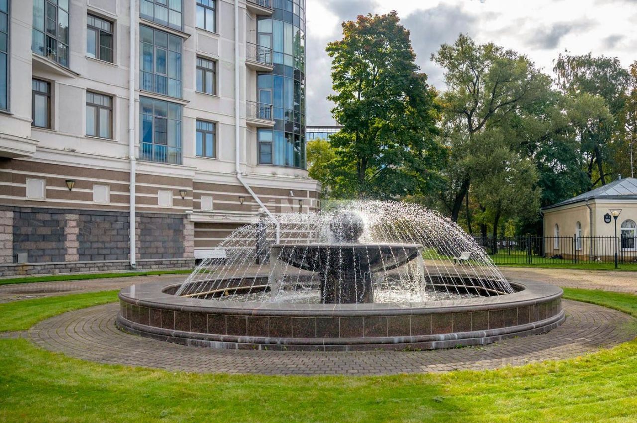 Продажа 4-комн квартиры на вторичном рынке Динамовская улица, 2