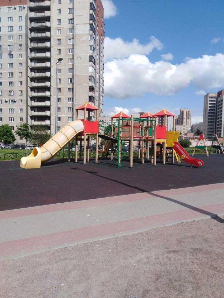 Продажа 3-комн квартиры на вторичном рынке улица Ленсовета, 88