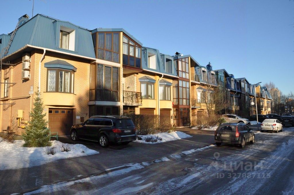 Продажа 4-комн квартиры на вторичном рынке Шувалово тер., улица Береговая, 17к2