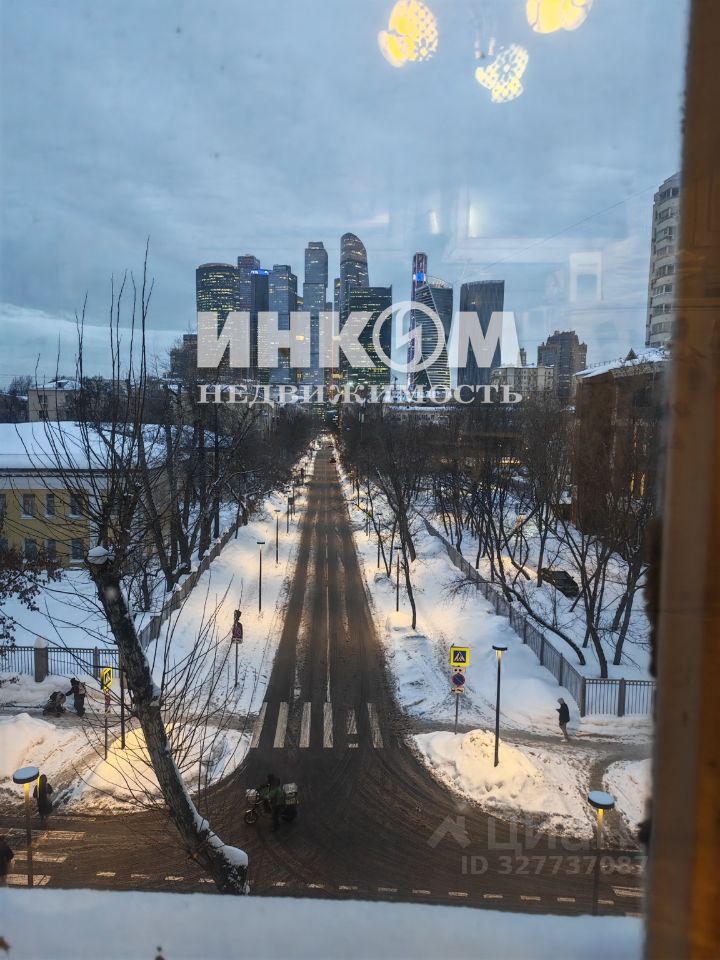 Продажа 3-комн квартиры на вторичном рынке Киевская улица, 18