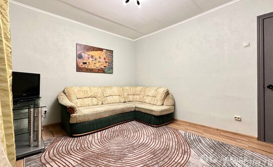 Аренда 2-комн квартиры на вторичном рынке Изумрудная улица,  д. 24 к2