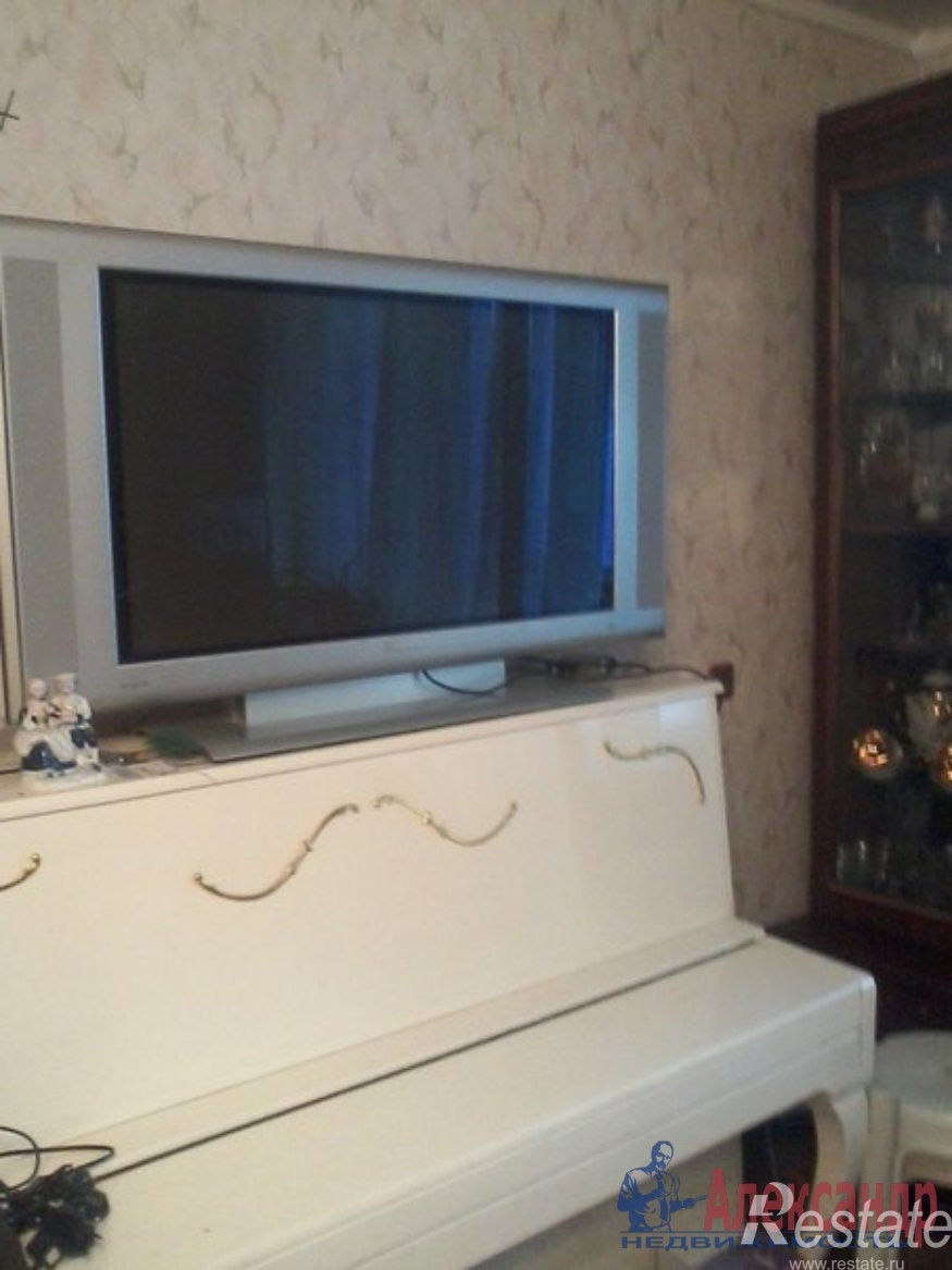 Продажа 1-комн квартиры на вторичном рынке Ломоносов г., Ораниенбаумский пр.,  д. 43,  к. 3