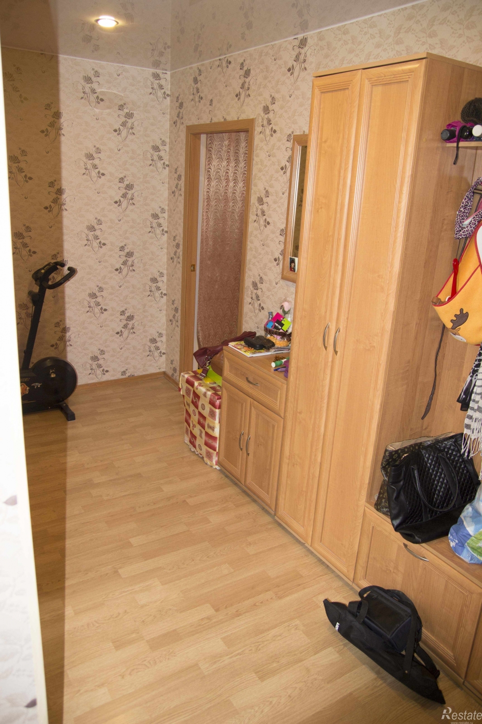 Продажа 2-комн квартиры на вторичном рынке Бугры п, Полевая ул ,  д. 7