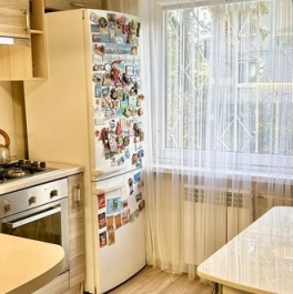 Продажа 2-комн квартиры на вторичном рынке ул Антоновская,  д. 4