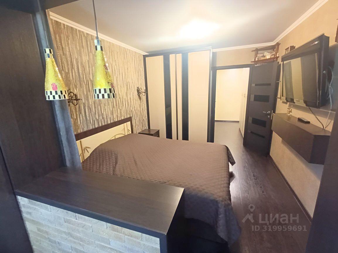 Продажа 3-комн квартиры на вторичном рынке Раменское, улица Чугунова, 24