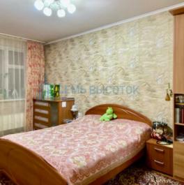 Продажа 2-комн квартиры на вторичном рынке Бартеневская улица,  д. 49 к1