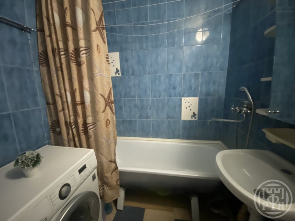 Продажа 2-комн квартиры на вторичном рынке Ломоносов г., Ораниенбаумский просп.,  д. 33,  к. 3