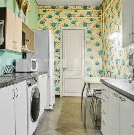 Продажа 3-комн квартиры на вторичном рынке 10-11-я линии В.О.,  д. 43