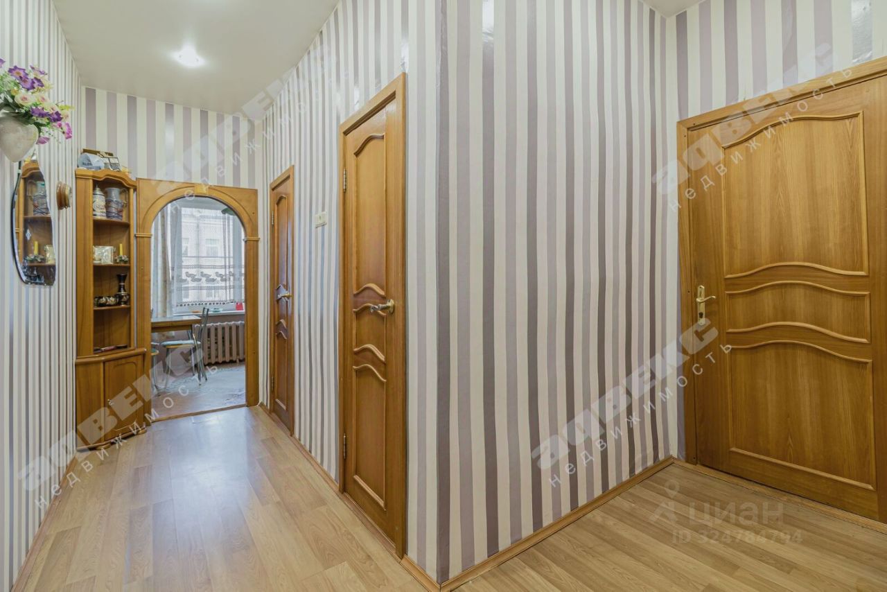 Продажа 4-комн квартиры на вторичном рынке Кронштадт, улица Карла Маркса, 25