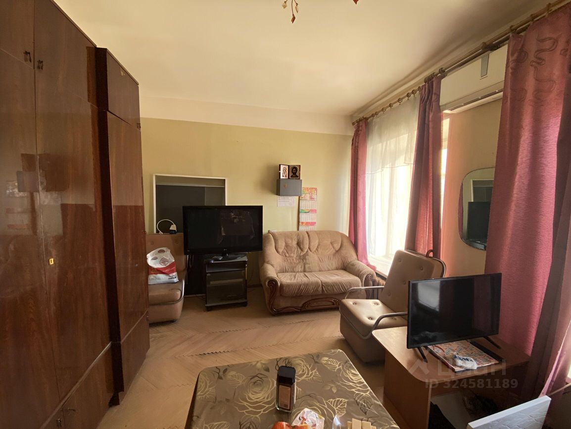 Продажа 3-комн квартиры на вторичном рынке Старо-Петергофский проспект, 15