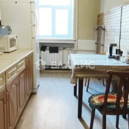 Продажа 2-комн квартиры на вторичном рынке Дровяной пер,  д. 10