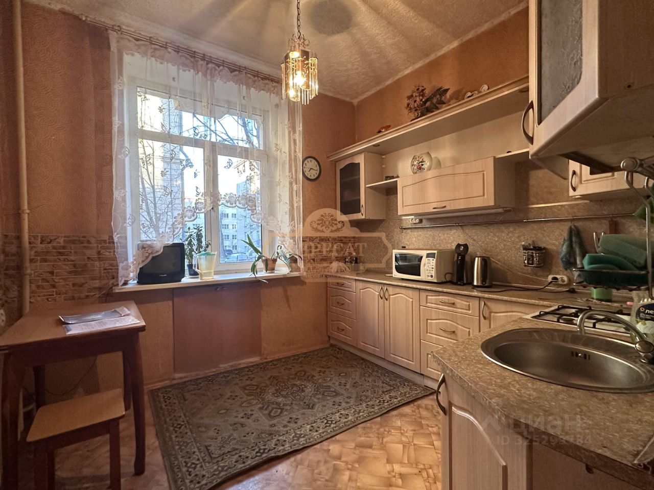 Продажа 4-комн квартиры на вторичном рынке улица Полярников,  д. 7