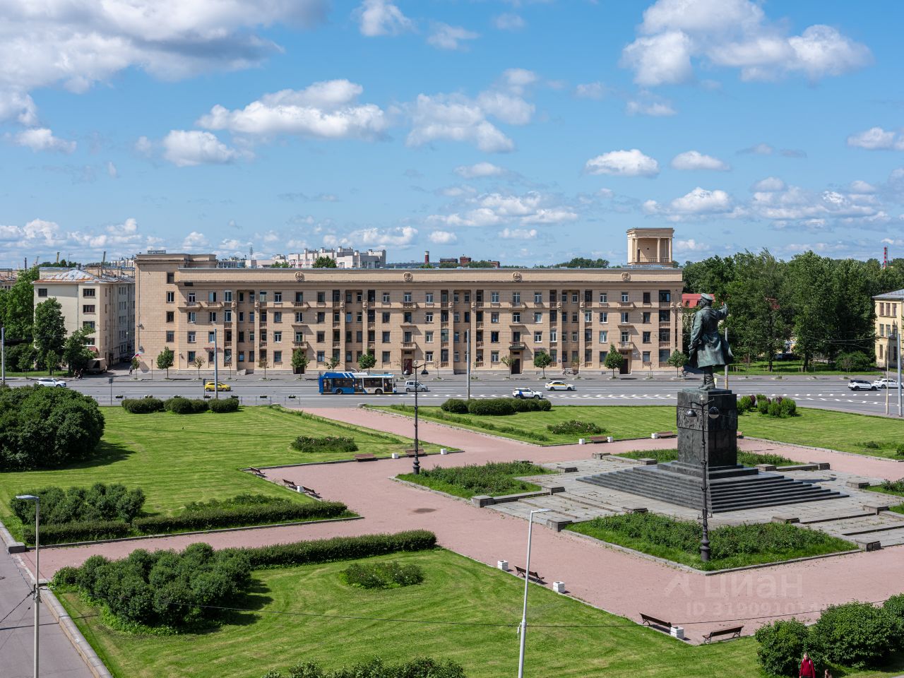 Продажа 3-комн квартиры на вторичном рынке проспект Стачек, 16