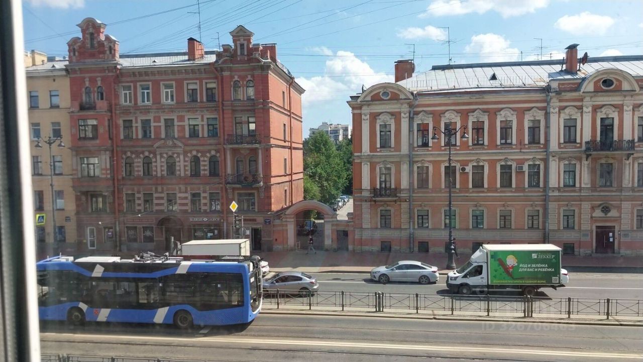 Продажа 4-комн квартиры на вторичном рынке Лиговский проспект, 125